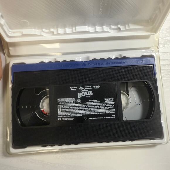 Holes VHS Tape | Walt Disney 2003 Movie | Tested & Works - Picture 3 of 3